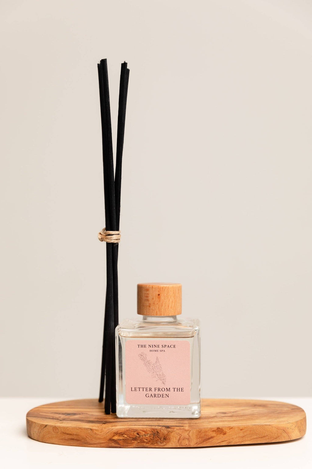 Letter from the Garden Raumduft – Frontansicht, elegante Flasche