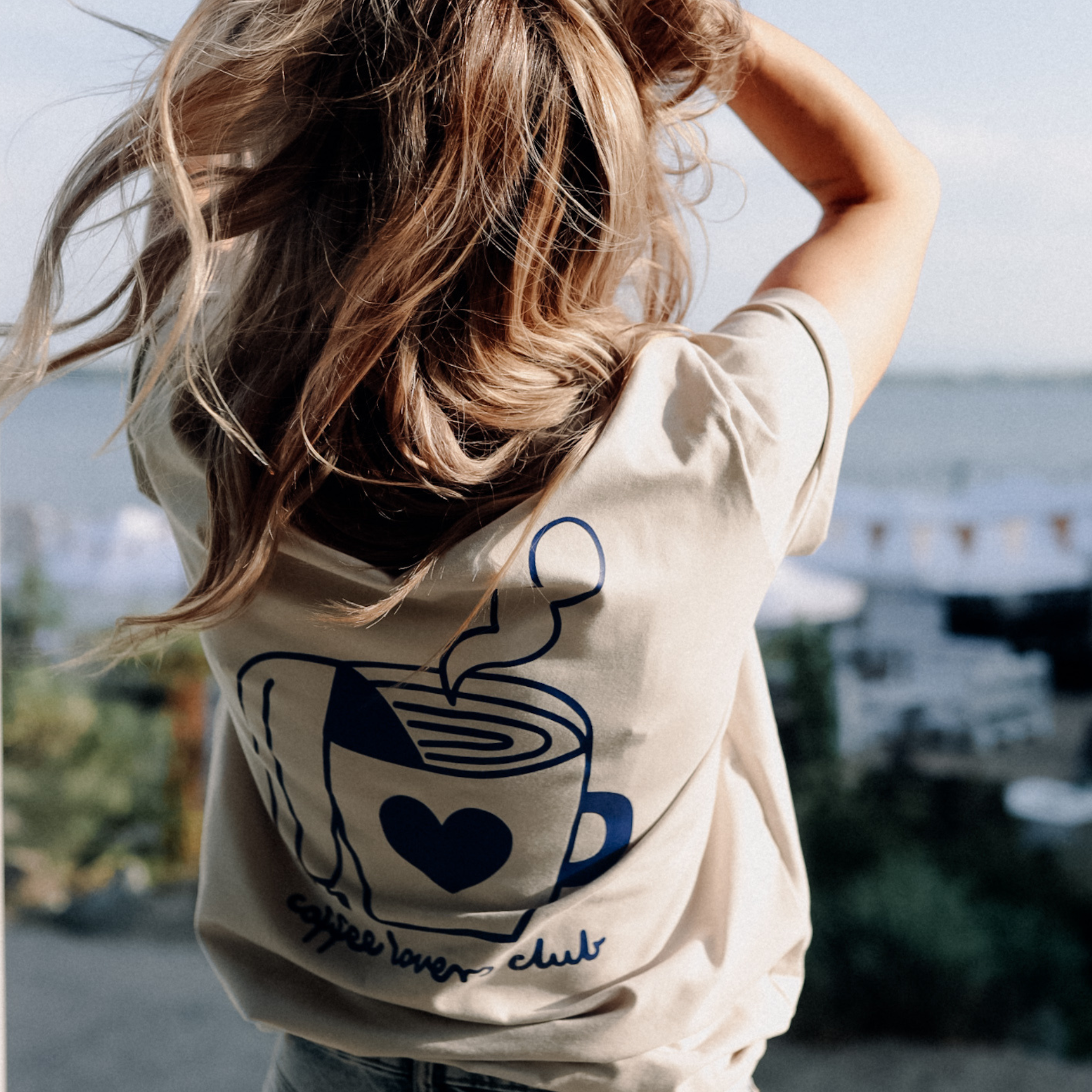 Creme T-Shirt mit handgedrucktem Big Coffee Lover Motiv, 95% Baumwolle Oeko-Tex, Frontansicht