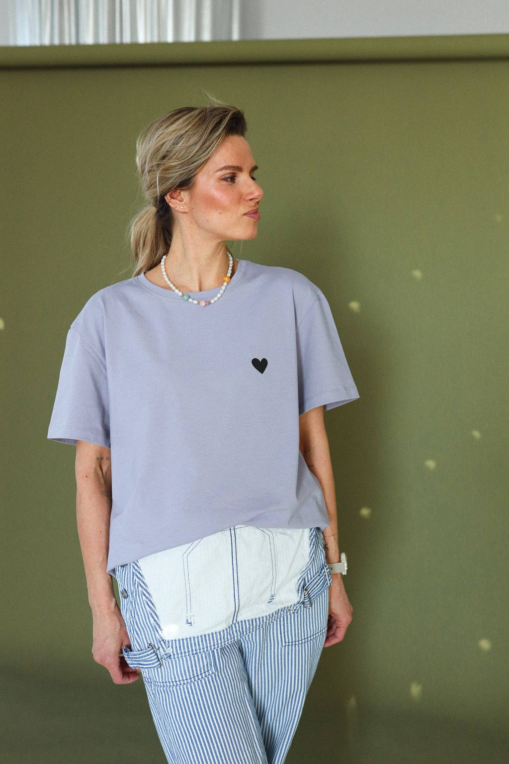 Cat Lover T-Shirt lilagrau – Frontansicht, locker geschnitten, weicher Baumwollmix
