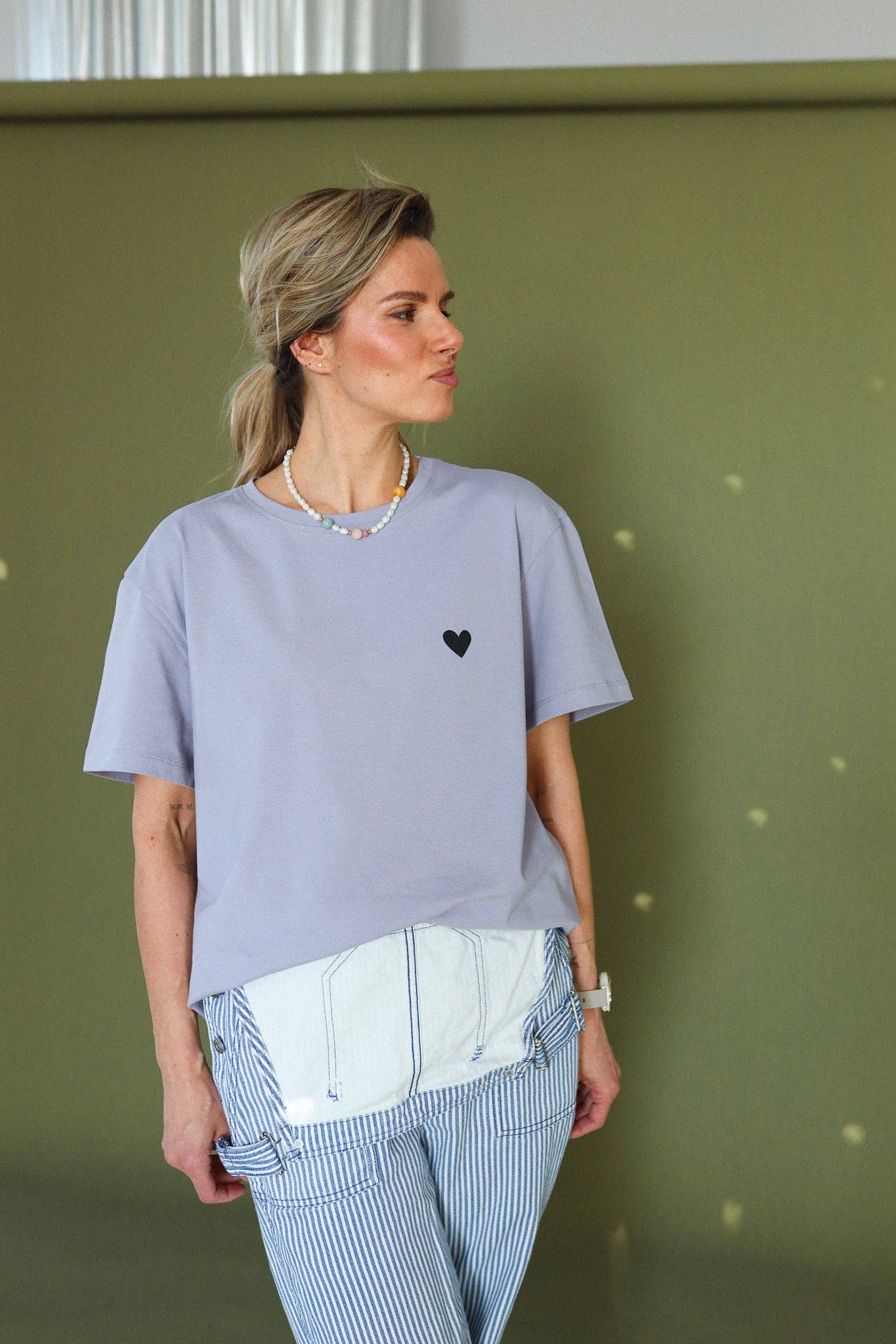 Cat Lover T-Shirt lilagrau – Frontansicht, locker geschnitten, weicher Baumwollmix
