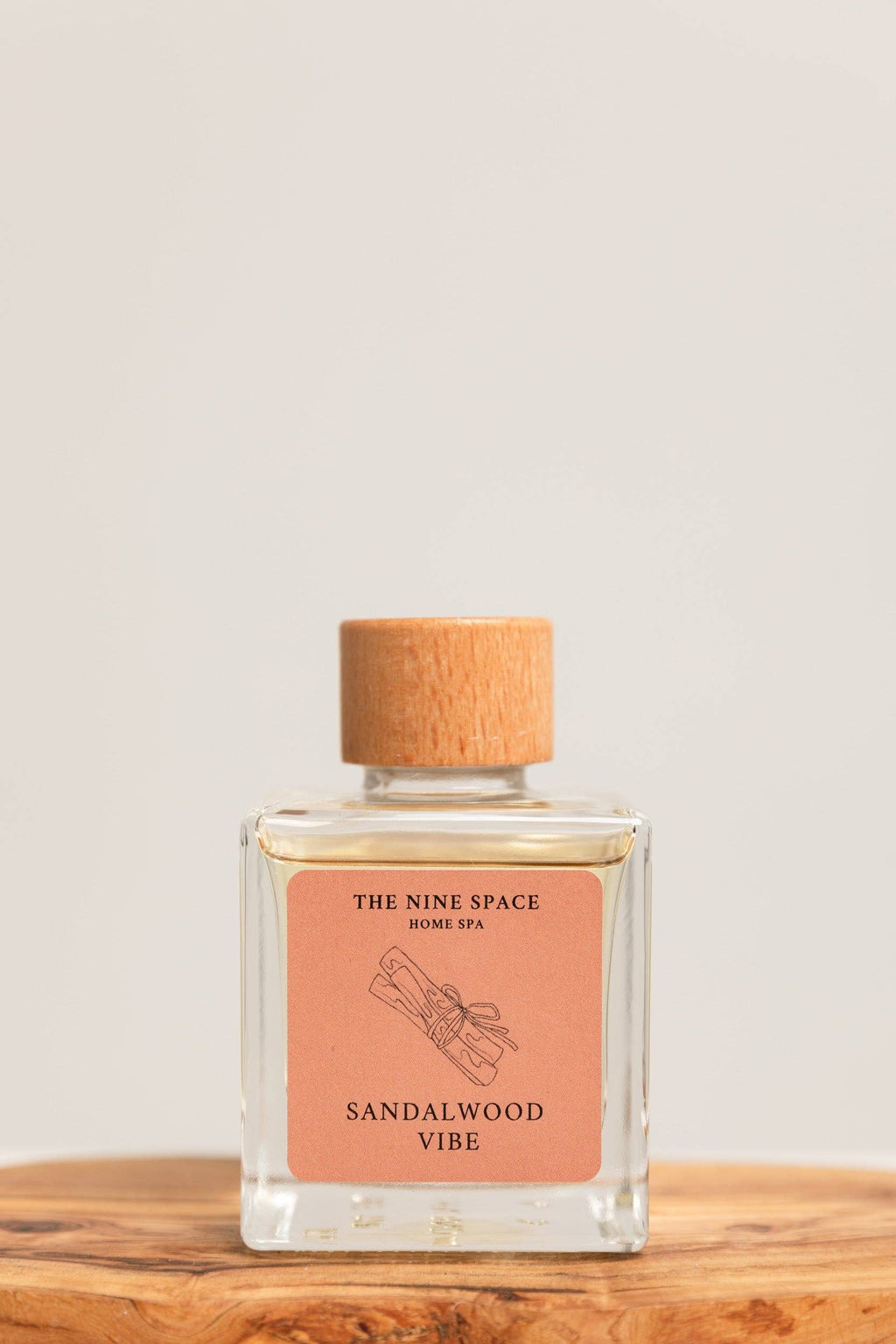Sandalwood Vibe Raumduft – Seitenansicht, warme Sandelholznoten