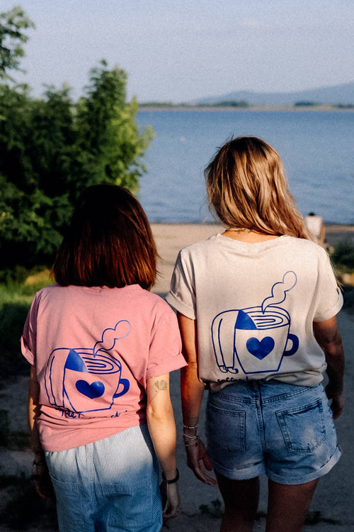 Big Coffee Lover T-Shirt altrosa – Rückenansicht, handgefertigter Druck, weicher Jerseystoff