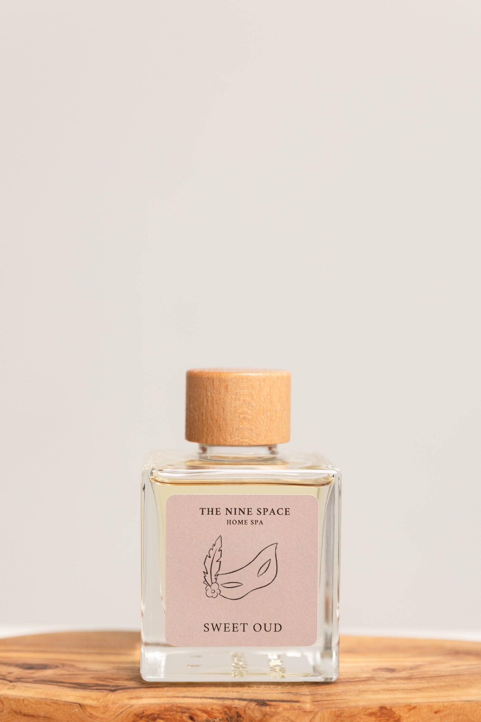 Sweet Oud Raumduft – Seitenansicht, süße Oudnoten