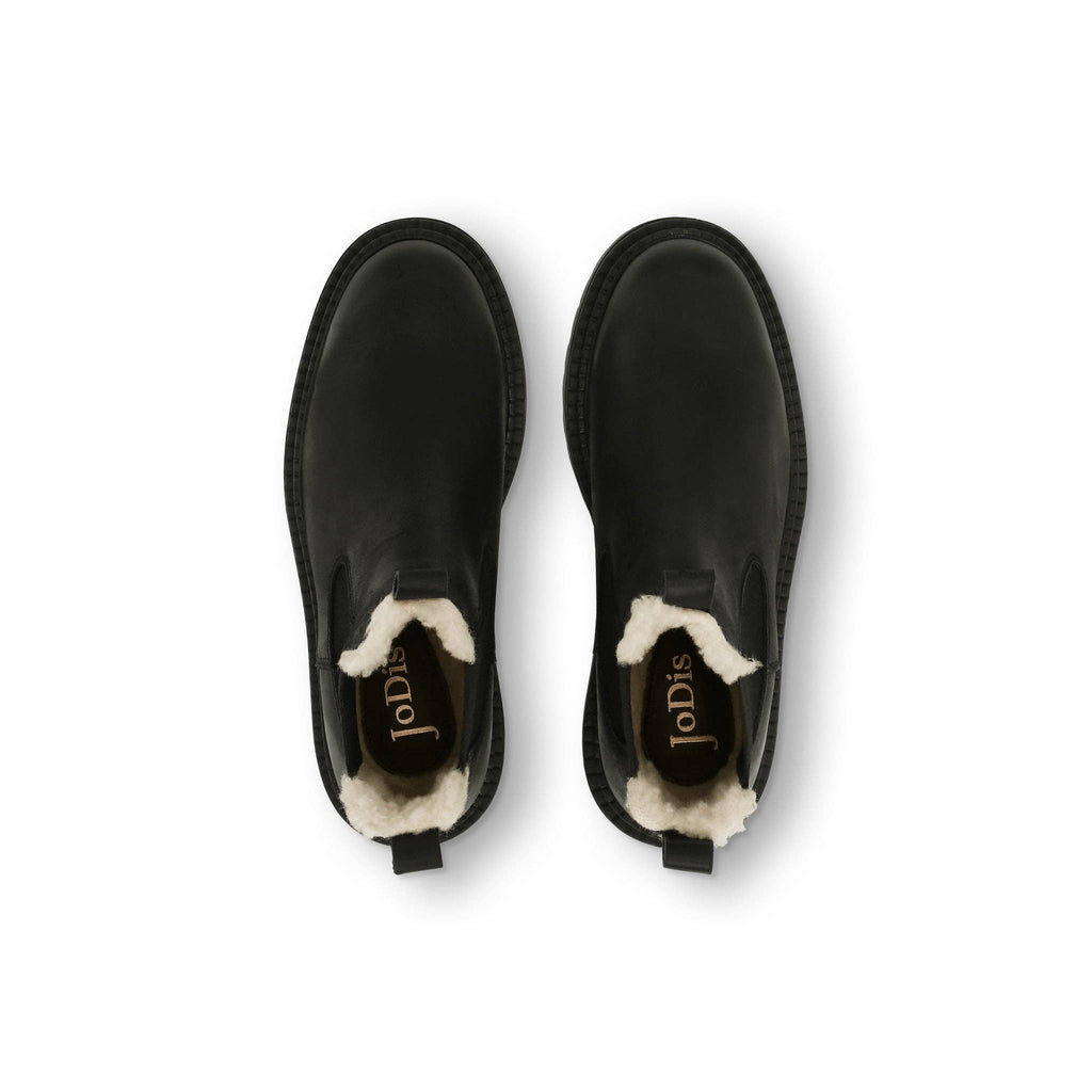 Schwarze MODENA Chelsea Boots von oben mit Blick auf das helle Warmfutter und die Anziehschlaufen