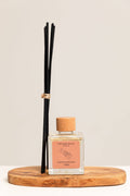 Sandalwood Vibe Raumduft – Frontansicht, elegante Flasche