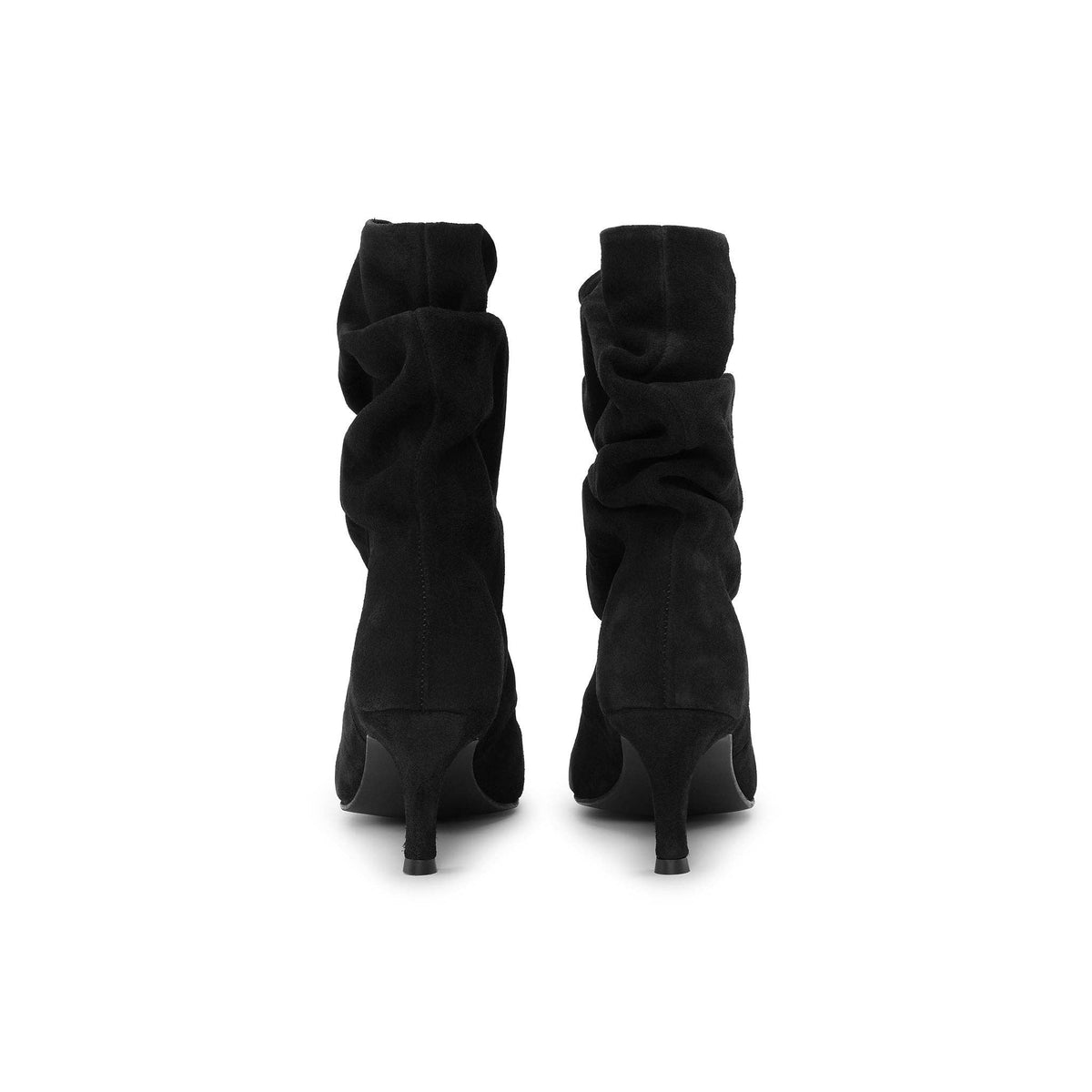 Rückansicht der schwarzen NOELLE Stiefel mit drapiertem Schaft und schmalen Absätzen